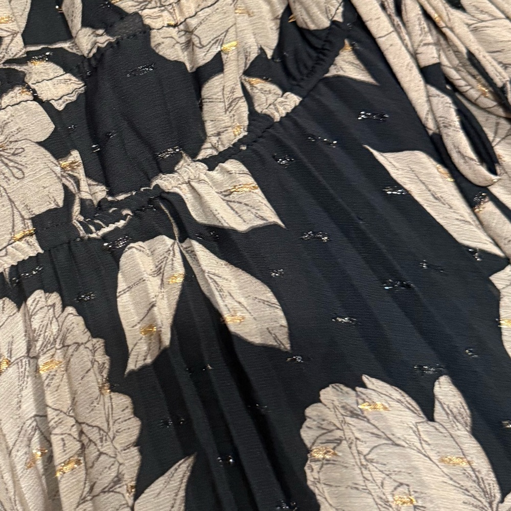 Floral Chiffon Pleated V-Neck Midi Dress Metallic - Picture 6 of 6